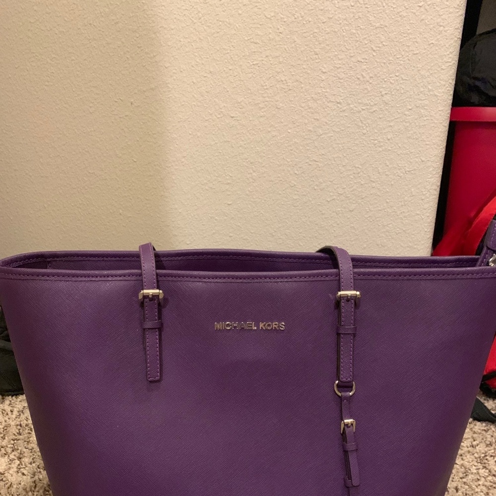 Michael Kors Jet Set Tote in purple
